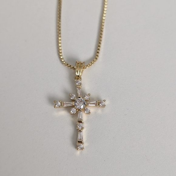 Jewelry - Elegant Gold Plated Cross Pendant Necklace